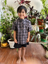 Charger l'image dans la galerie, Klingaru Short Kurta - Handblock Grey Gola  ( Last Pieces )