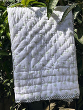 Charger l'image dans la galerie, Klingaru Toddler Quilt - Happy Ellies