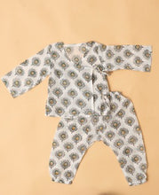 Charger l'image dans la galerie, Unisex Newborn Jhabla Set - Feathers