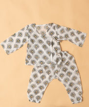 Charger l'image dans la galerie, Unisex Newborn Jhabla Set - Feathers