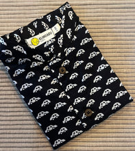 Load image into Gallery viewer, Klingaru Shirt - Black Cars