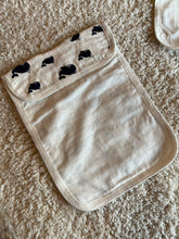 Charger l'image dans la galerie, Klingaru Bibs - Newborn to Weaning (Muslin)