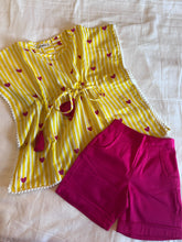 Charger l'image dans la galerie, Klingaru Kaftan Top and Shorts Set - Yellow Stripes with Pink