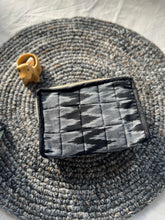 Charger l'image dans la galerie, Klingaru Pouches - Multiple Prints