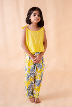 Charger l'image dans la galerie, Klingaru Top and Pants Set- Yellow with Grey Flowers