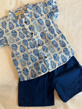 Load image into Gallery viewer, Klingaru Shirt - Blue on White Fish