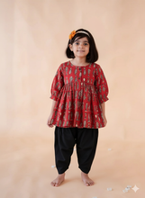Charger l'image dans la galerie, Klingaru Girl Dhoti Set - Maroon Meen