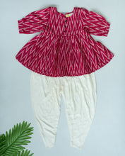 Charger l'image dans la galerie, Klingaru Girl Dhoti Set - Pink with Offwhite Ikat