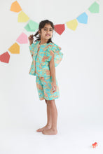 Charger l'image dans la galerie, Klingaru Frill Top and Shorts Set - Green Red Tiger