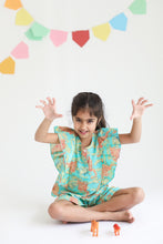 Charger l'image dans la galerie, Klingaru Frill Top and Shorts Set - Green Red Tiger