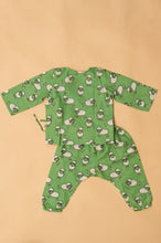 Charger l'image dans la galerie, Green baby onesie with animal pattern on a beige background, Pure cotton, Sheep Print