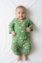 Charger l'image dans la galerie, Klingaru Newborn Jhabla Set which is pure cotton in green sheep print, comfortable for Newborns