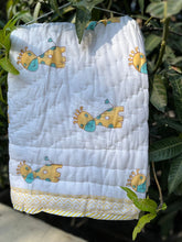 Load image into Gallery viewer, Klingaru Toddler Quilt - Giraffe
