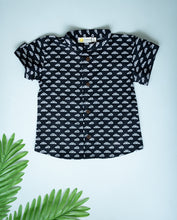 Load image into Gallery viewer, Klingaru Shirt - Black Cars