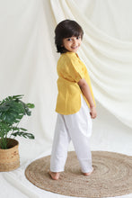 Charger l'image dans la galerie, Klingaru Short Kurta - Soft Yellow