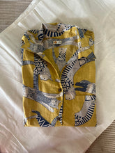 Charger l'image dans la galerie, Klingaru Women Shirt - Mustard Cats - PREORDER