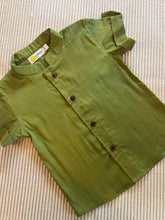 Charger l'image dans la galerie, Klingaru Shirt - Festive Raw Silk - Haldi and Henna