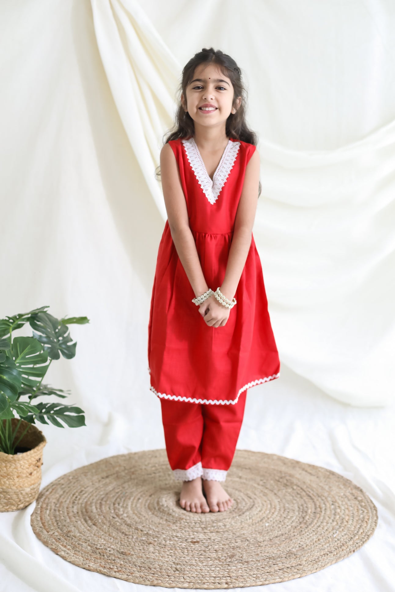Klingaru Girl Kurta and Pant Set Solid Red with Lace