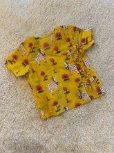 Charger l'image dans la galerie, Unisex Newborn Half Sleeves Jhabla Set - Yellow Pichwai