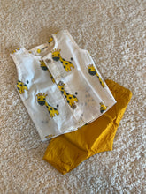 Load image into Gallery viewer, Unisex Newborn Sleeveless Style - Yellow Giraffe