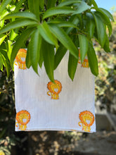 Charger l'image dans la galerie, Klingaru Waffle Towel - Lion