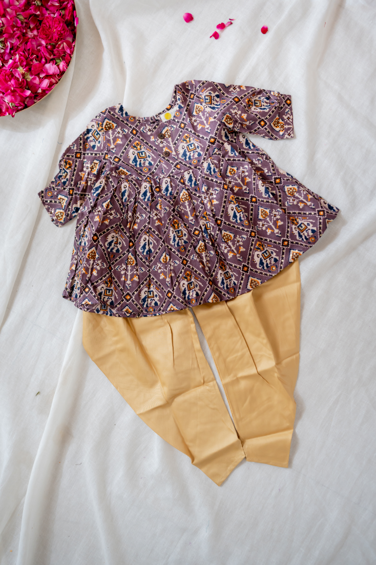 Klingaru Girl Dhoti Set - Wine Glaze Cotton With Golden 2-3 Years Klingaru Girl Dhoti Set - Wine Glaze Cotton With Golden 2-3 Years