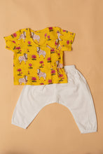 Charger l'image dans la galerie, Unisex Newborn Half Sleeves Jhabla Set - Yellow Pichwai