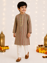 Charger l'image dans la galerie, Boy wearing green printed long kurta with bird print Nehru jacket and off-white pajama pants