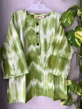 Load image into Gallery viewer, Klingaru Unisex Shibori Long Kurta - Green