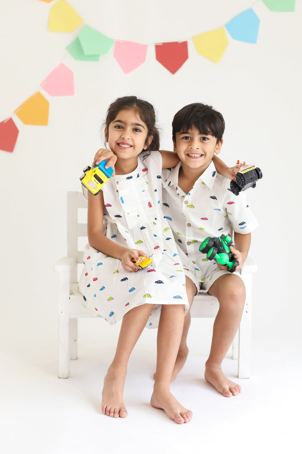 Klingaru Sibling Set - Multi Colour Cars on White