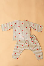 Charger l'image dans la galerie, Unisex Newborn Full Sleeves Jhabla Set -  Beige with hearts
