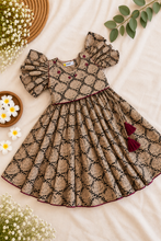 Load image into Gallery viewer, Klingaru Lehanga Choli  -  Brown Beige Kalamkari
