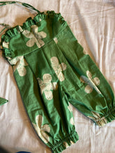 Charger l&#39;image dans la galerie, Klingaru Jumpsuit - Green Flowers  ( Preorder )
