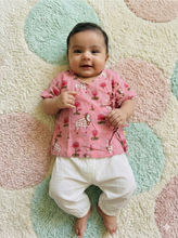 Charger l&#39;image dans la galerie, Unisex Newborn Jhabla Set - Pink Pichwai
