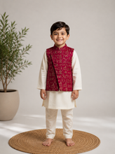 Charger l'image dans la galerie, Klingaru Long Kurta Pajama Jacket Set- Offwhite with Fushia Pink Warli Jacket
