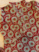Charger l&#39;image dans la galerie, Klingaru  Festive Long Kurta -  Red Green Printed
