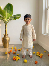 Charger l'image dans la galerie, Klingaru Festive Long Kurta - White with Golden Line
