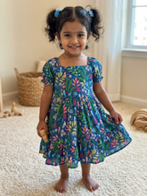 Charger l'image dans la galerie, Klingaru Frock - Blue Garden (Tiered)
