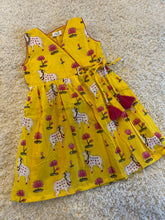 Charger l&#39;image dans la galerie, Klingaru Frock - Yellow Pichwai
