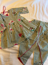 Charger l'image dans la galerie, Klingaru Girl Kurta and Tulip Dhoti Set - Green Lines with Flowers
