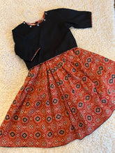 Charger l&#39;image dans la galerie, Klingaru Lehanga Choli  -  Black with Geru Motif
