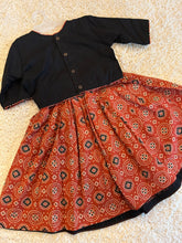Charger l&#39;image dans la galerie, Klingaru Lehanga Choli  -  Black with Geru Motif
