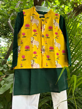 Charger l&#39;image dans la galerie, Klingaru Long Kurta Pajama Jacket Set- Green with Yellow Pichwai Jacket
