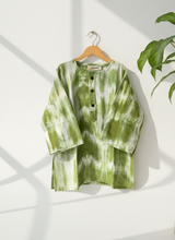 Load image into Gallery viewer, Klingaru Unisex Shibori Long Kurta - Green
