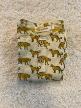 Load image into Gallery viewer, Klingaru Night Suit - Off White Small Cheetah
