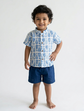 Load image into Gallery viewer, Klingaru Shirt - Blue on White Fish
