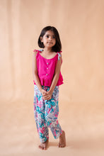 Load image into Gallery viewer, Klingaru Top and Pants Set-  Pink with Grey Flowers
