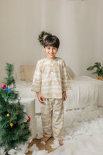 Charger l&#39;image dans la galerie, Klingaru Winter Night suit - Gold Christmas Celebrations
