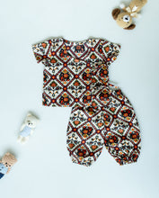 Load image into Gallery viewer, Unisex Newborn Jhabla Set - Beige Patola Glaze Cotton  (0-4 Months)
