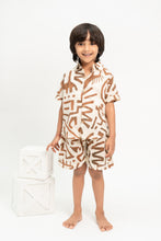 Load image into Gallery viewer, Klingaru Shirt and Shorts Set - Beige Brown Abstract
